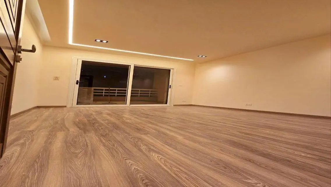 شقه لقطه للبيع كاش مدينتى B6 مساحة 124م تشطيب راقى