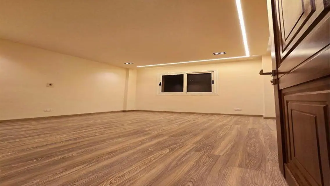 شقه لقطه للبيع كاش مدينتى B6 مساحة 124م تشطيب راقى