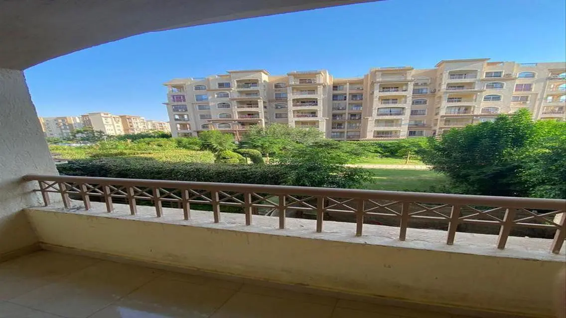 شقه مميزه للبيع كاش مدينتى B3 مساحة 135م خالصه ثمن