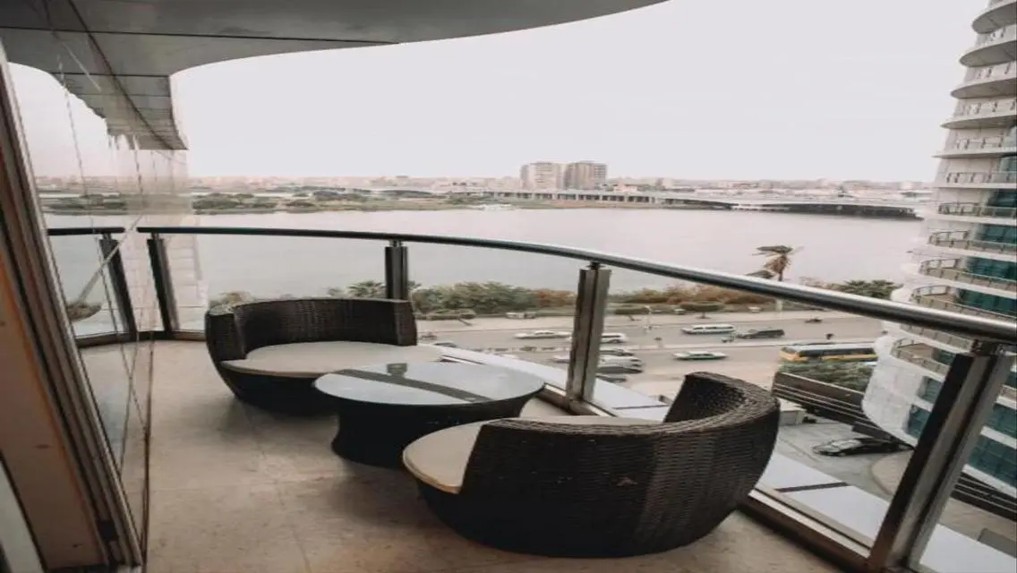 Receive a hotel suite with DP Invest with Hilton .
