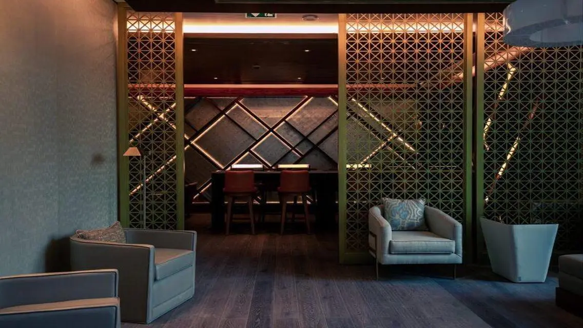 Receive a hotel suite with DP Invest with Hilton .