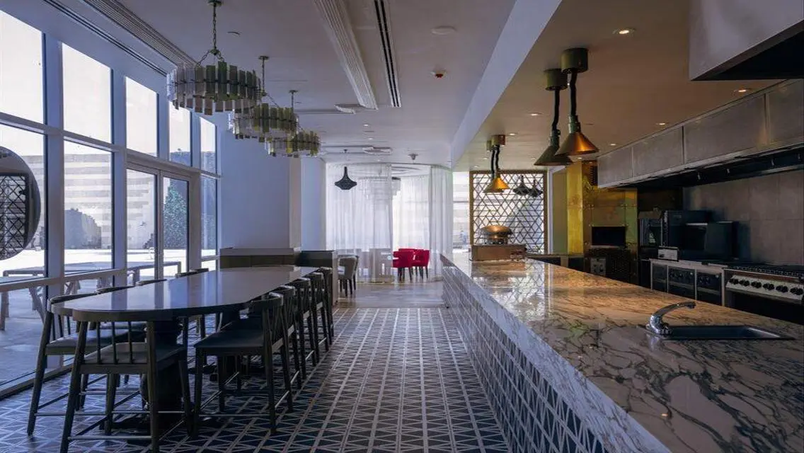 Receive a hotel suite with DP Invest with Hilton .