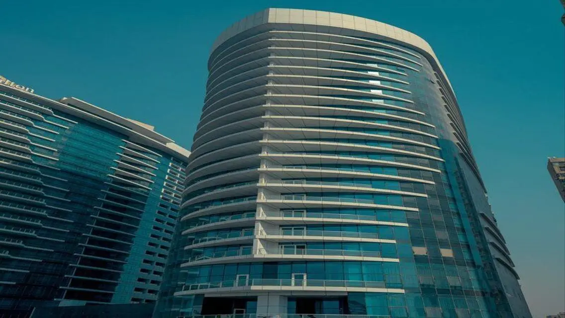 Receive a hotel suite with DP Invest with Hilton .