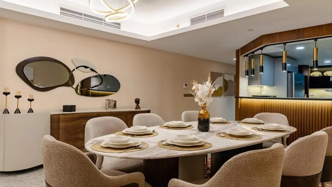 Receive a hotel suite with DP Invest with Hilton .