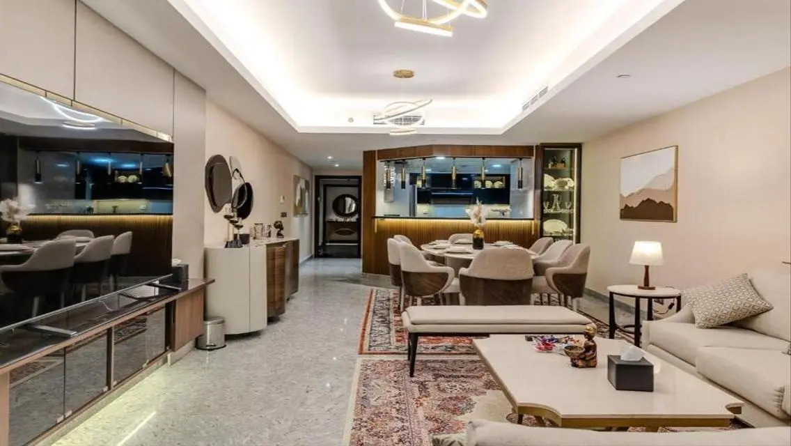 Receive a hotel suite with DP Invest with Hilton .
