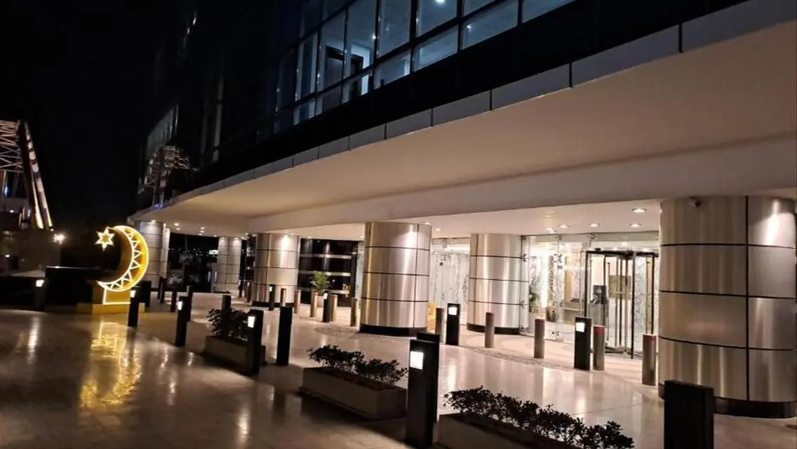 Receive a hotel suite with DP Invest with Hilton .