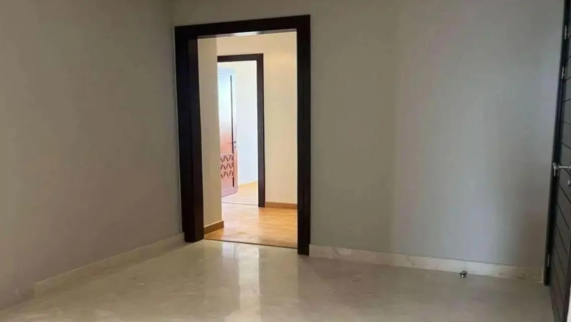 شقة متشطبة بالكامل في بيفرلي هيلز بالتكييفات