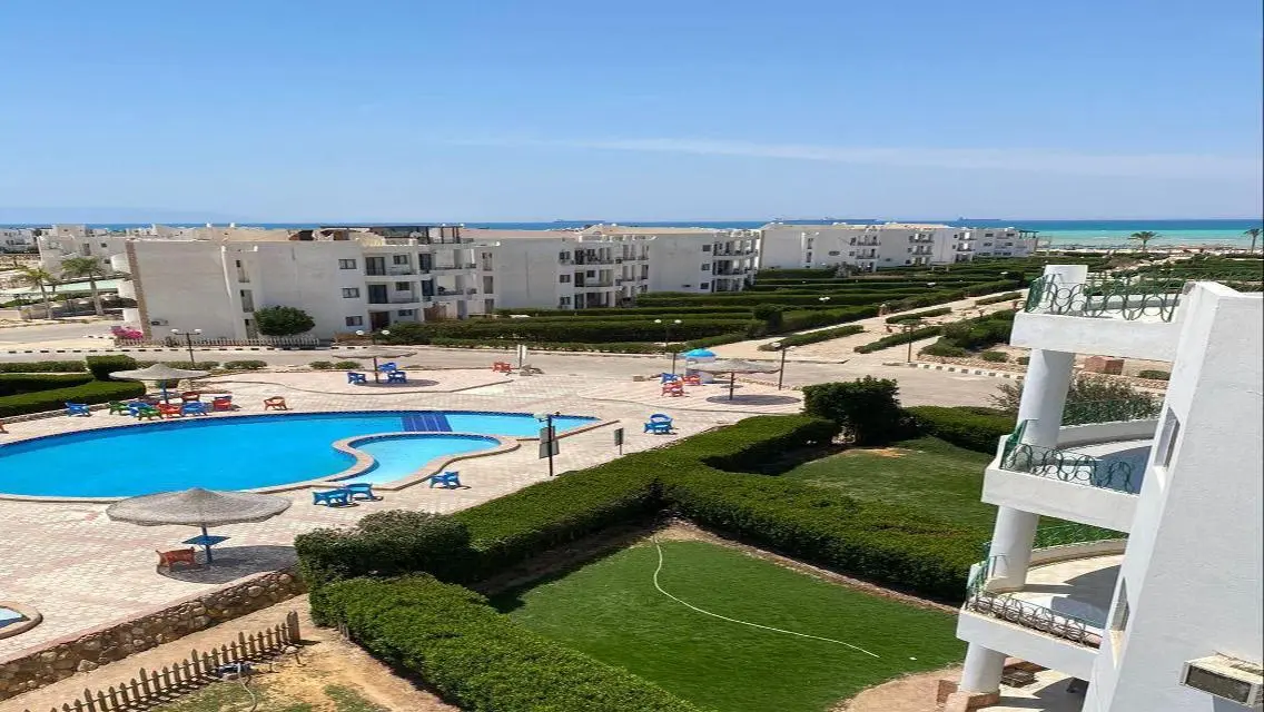 GOLDEN BEACH 2 WITH PRIVATE ROOF