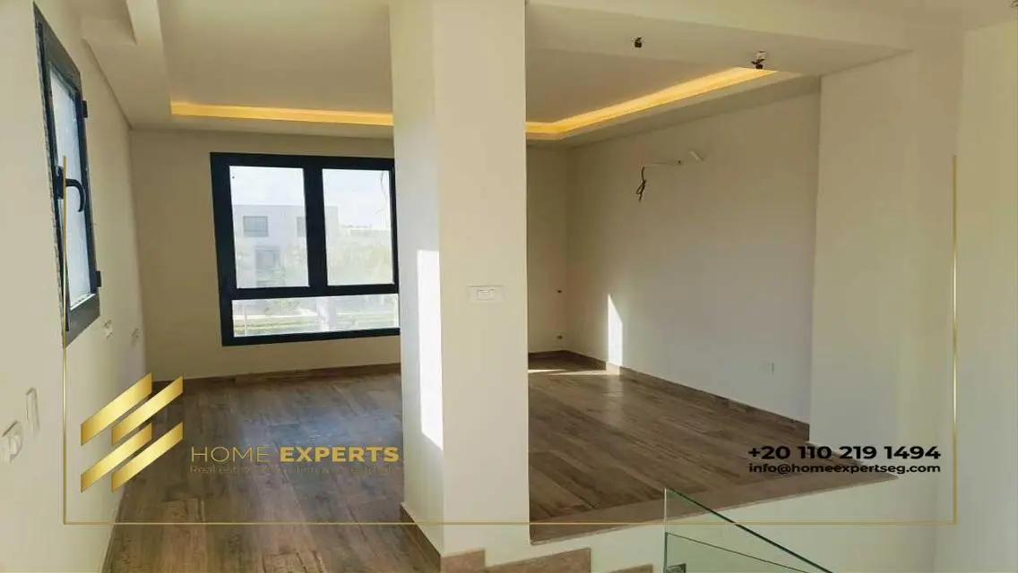 تاون هاوس روف للايجار في فيليت بمطبخ وتكييفات