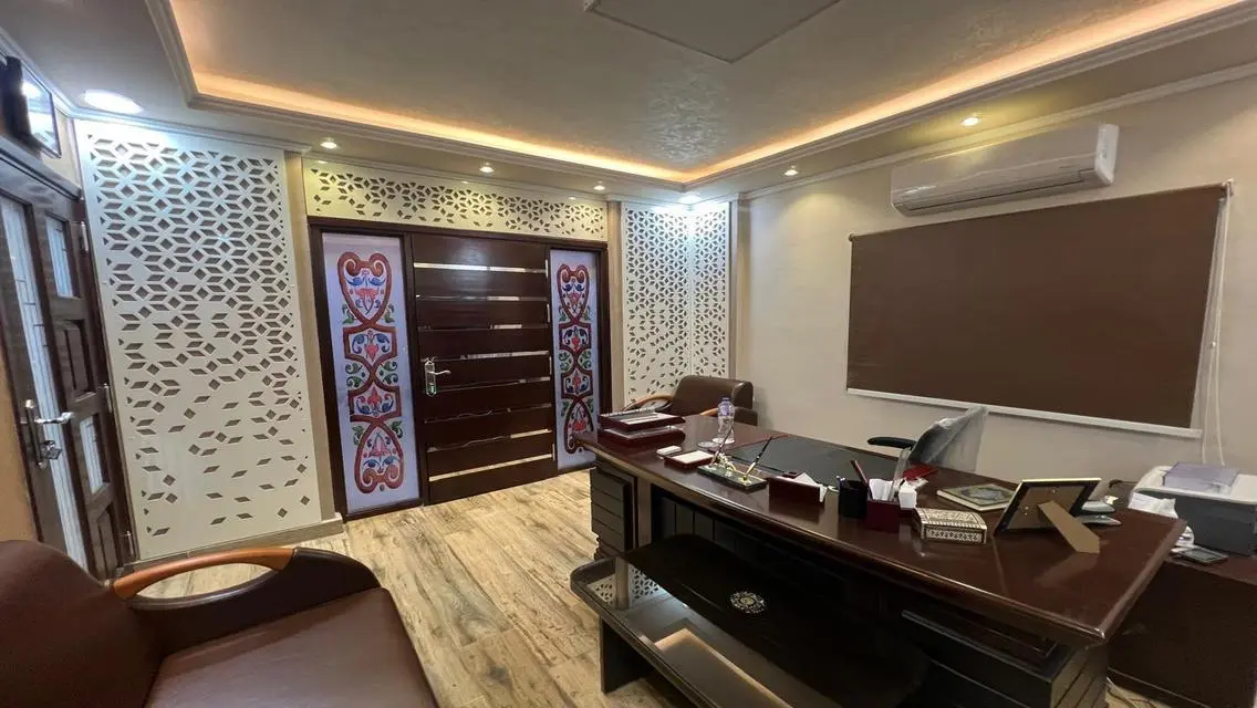 مكتب مفروش للايجار١٣٥ م  عمارات رابعة الاستثماري