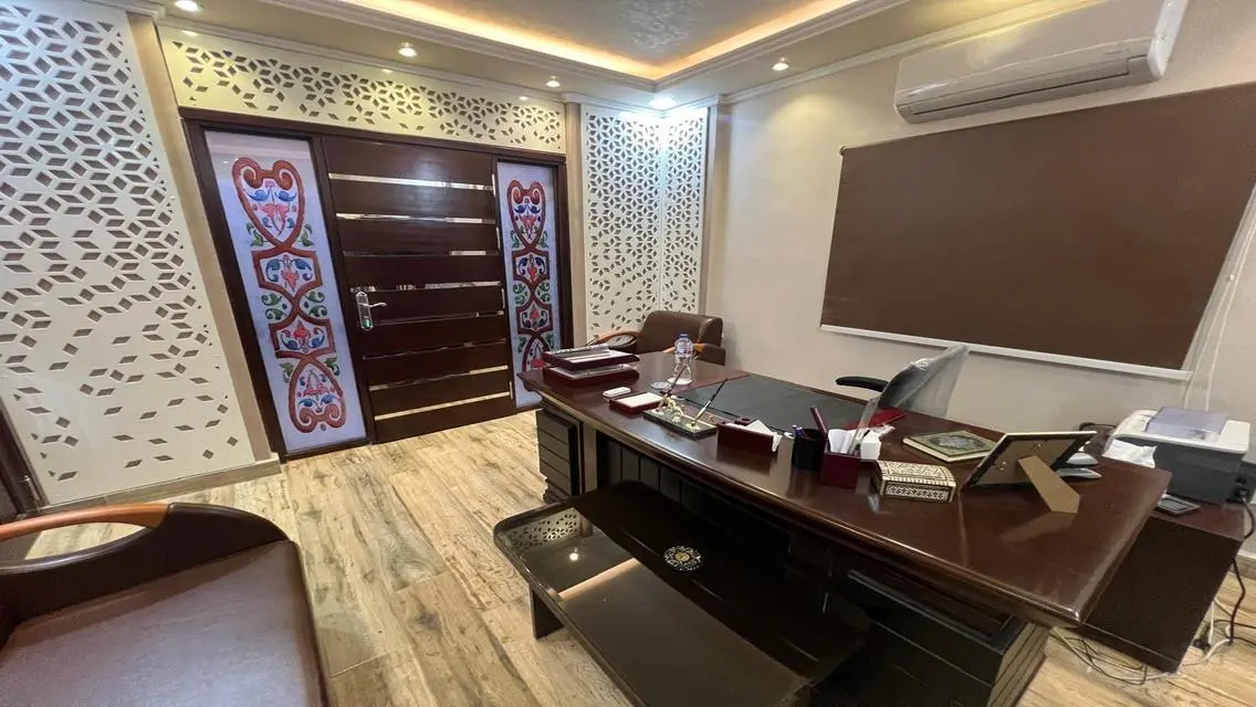 مكتب مفروش للايجار١٣٥ م  عمارات رابعة الاستثماري