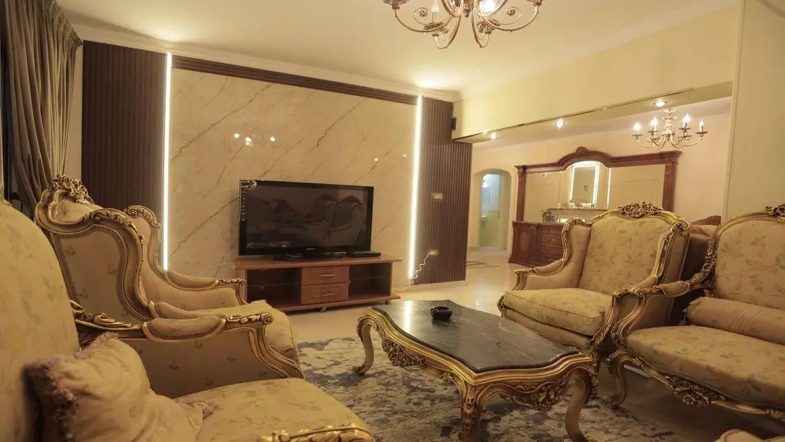 للايجار شقة مفروشة للسكن الراقي والمميز بالدقي