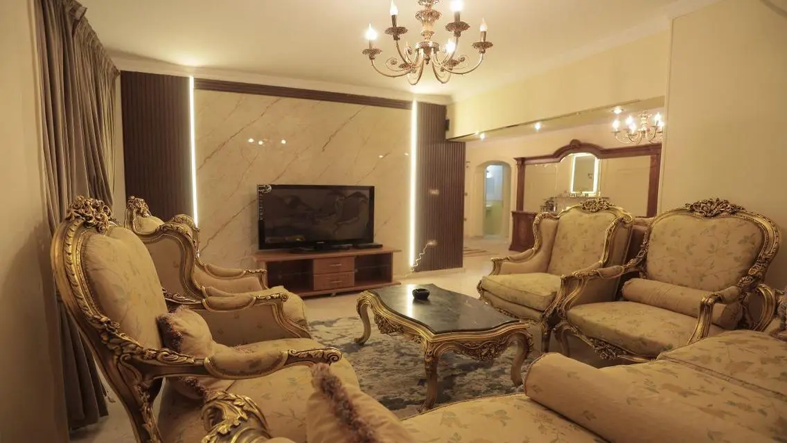 للايجار شقة مفروشة للسكن الراقي والمميز بالدقي
