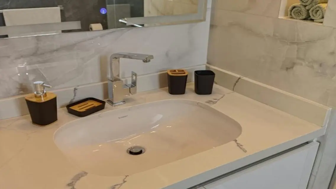 For Rent APT Furnished Modern 3B IN Eastown Sodic