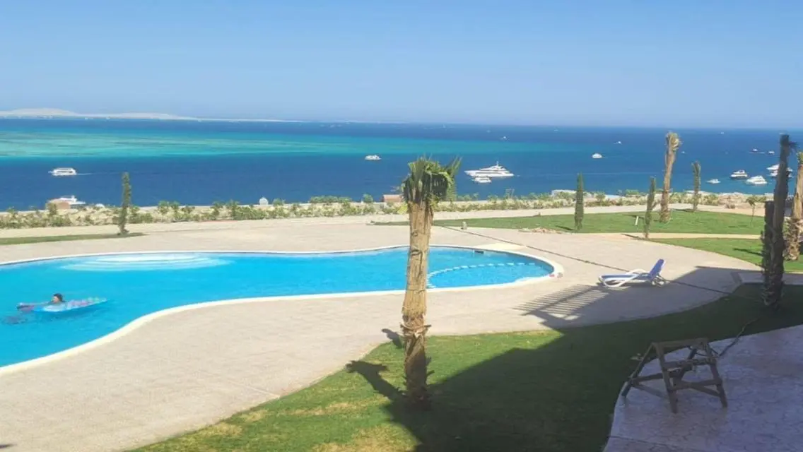 Luxury 1-Bedroom Apartment in The View Club House