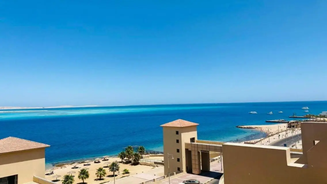 Luxury 1-Bedroom Apartment in The View Club House
