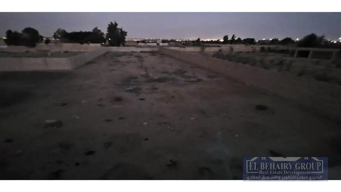 رض للبيع  علي طريق السويس قبل الكارته علي طول