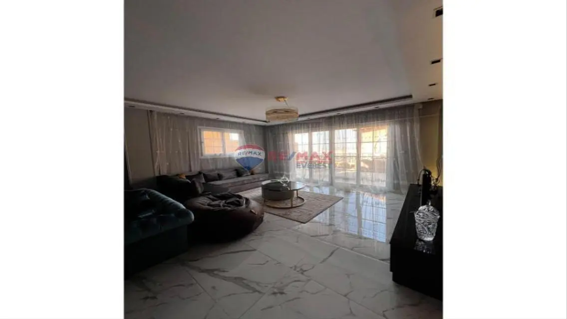 Luxurious twinhouse in Pyramids Walk Compound