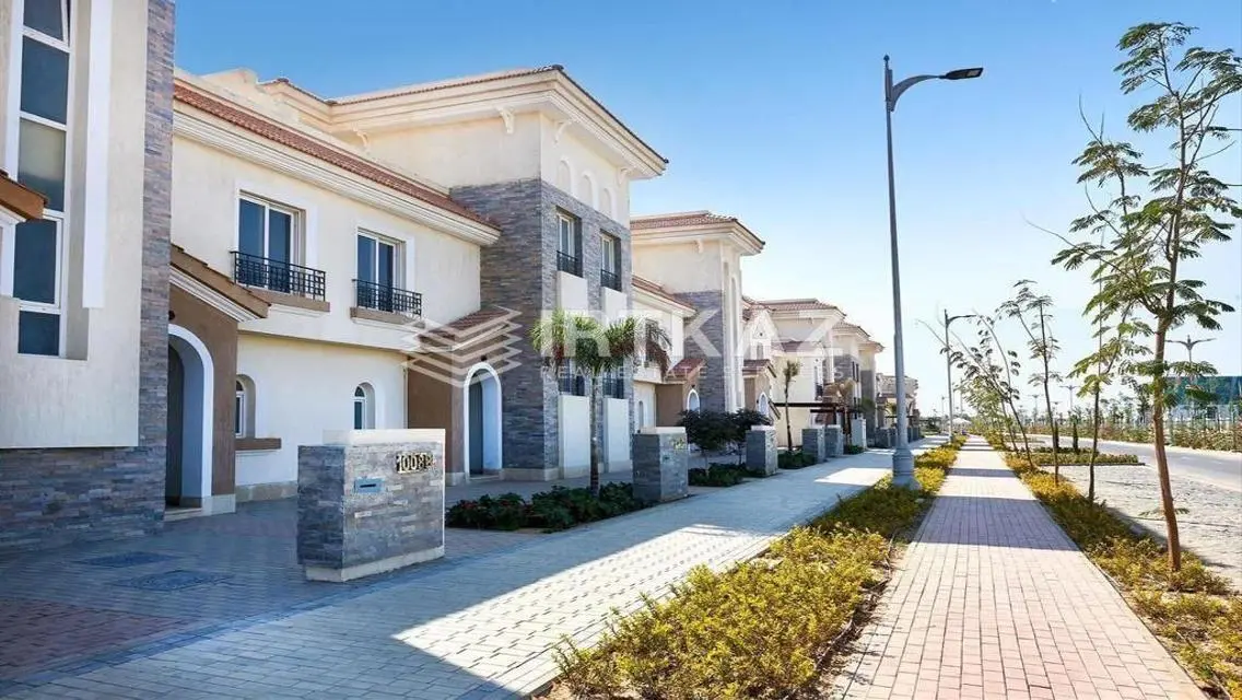 Luxury Villa with 4 Bedrooms Overlooking the Lake