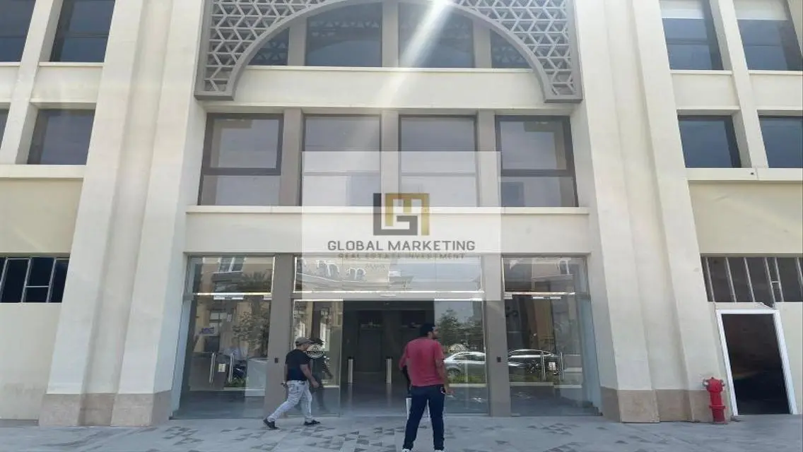 Luxury Apartment with 1000 Square Meters - 3 Bedrooms & 1 Bathroom