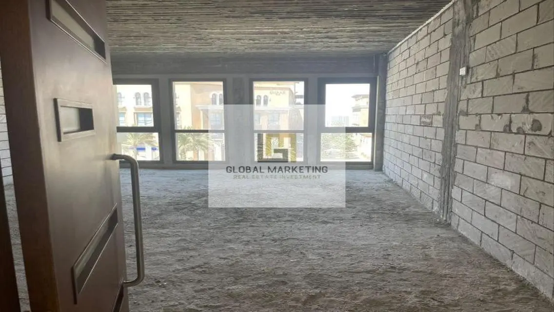Luxury Apartment with 1000 Square Meters - 3 Bedrooms & 1 Bathroom