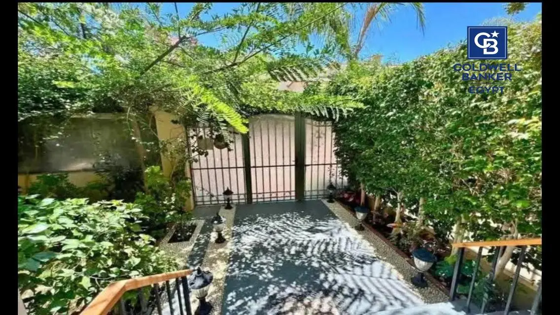 Corner villa in Hyde Park, 4 bd next to Zed East .