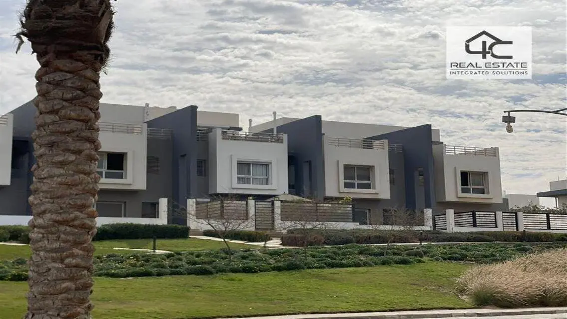 فيلا كورنر بحري للبيع بالتقسيط فى هايد بارك التجمع