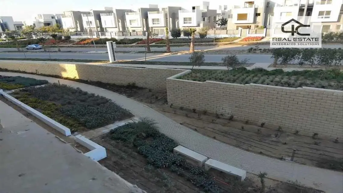 فيلا كورنر بحري للبيع بالتقسيط فى هايد بارك التجمع