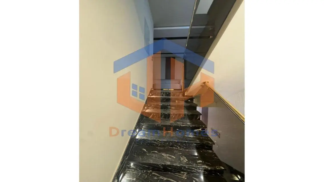 شقة فاخرة للبيع بمساحة -ii-