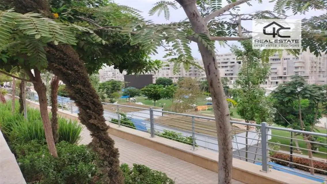 شقة 140م بجاردن استلام فوري بحري في ماونتن فيو