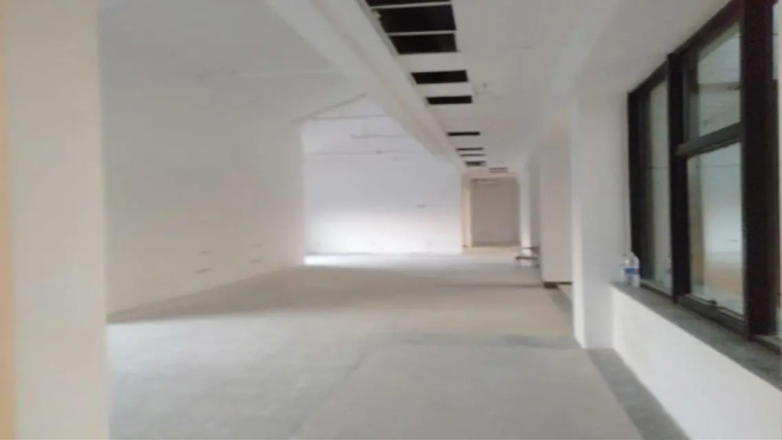 Modern Commercial Building in a Prime Location