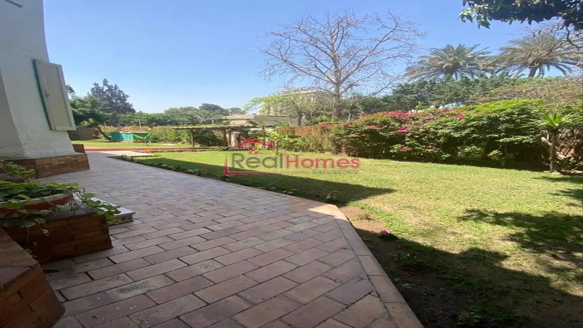 Standalone villa renovated with swimming pool