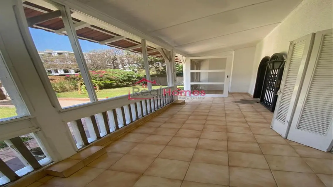Standalone villa renovated with swimming pool