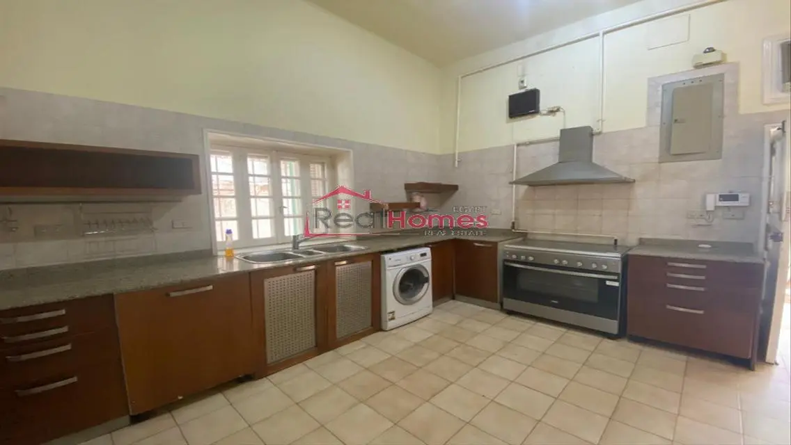 Standalone villa renovated with swimming pool