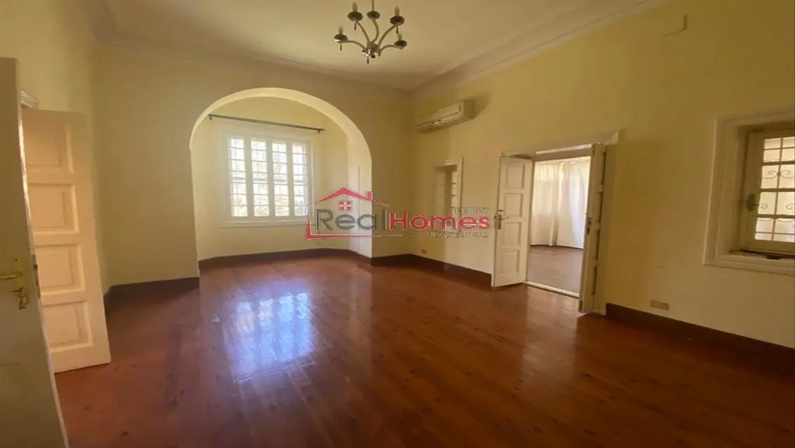Standalone villa renovated with swimming pool