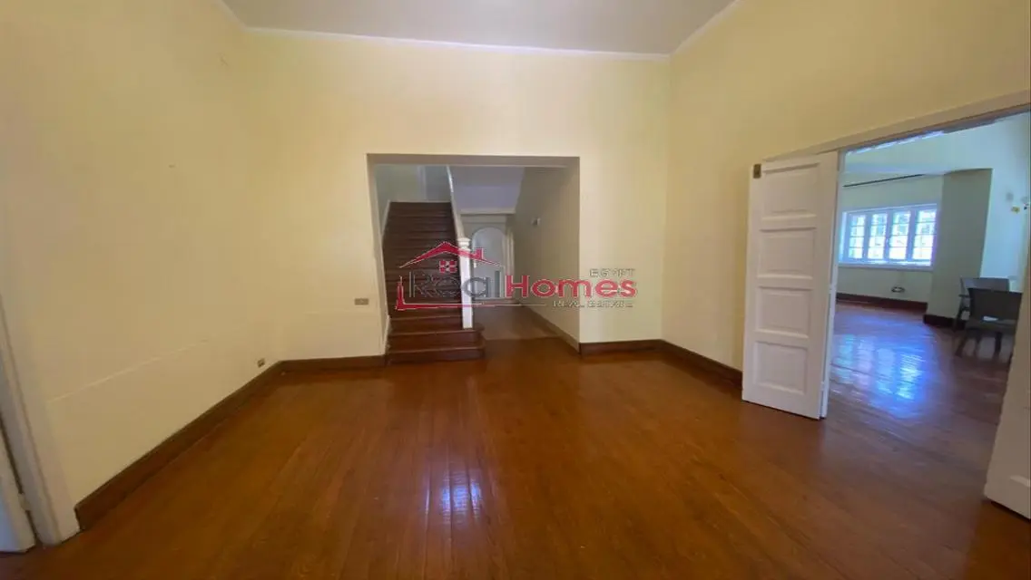 Standalone villa renovated with swimming pool