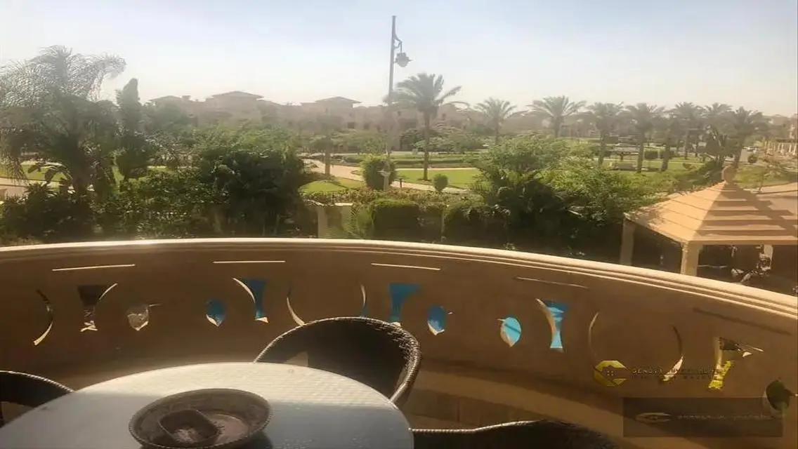 فيلا فاخرة للبيع مع حديقة خاصة ومسبح
