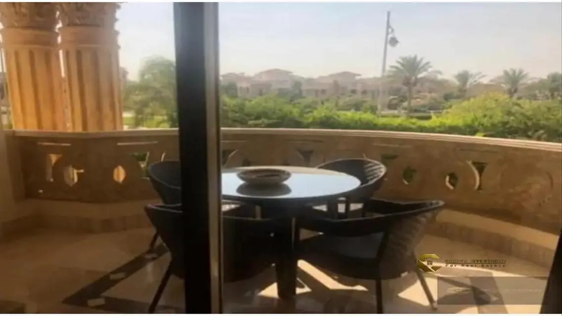 فيلا فاخرة للبيع مع حديقة خاصة ومسبح