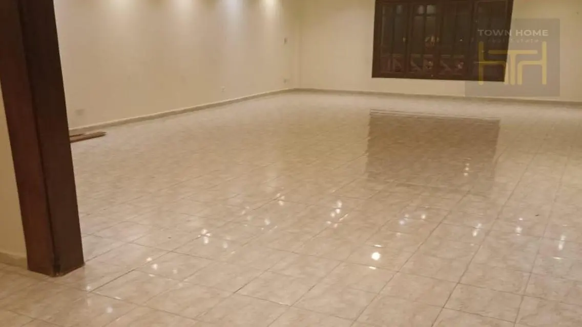 أكبر مساحه للايجار في الرحاب شقه 305م 5 غرف نوم