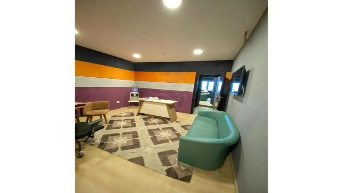Audio recording studio for rent mall front of Palm