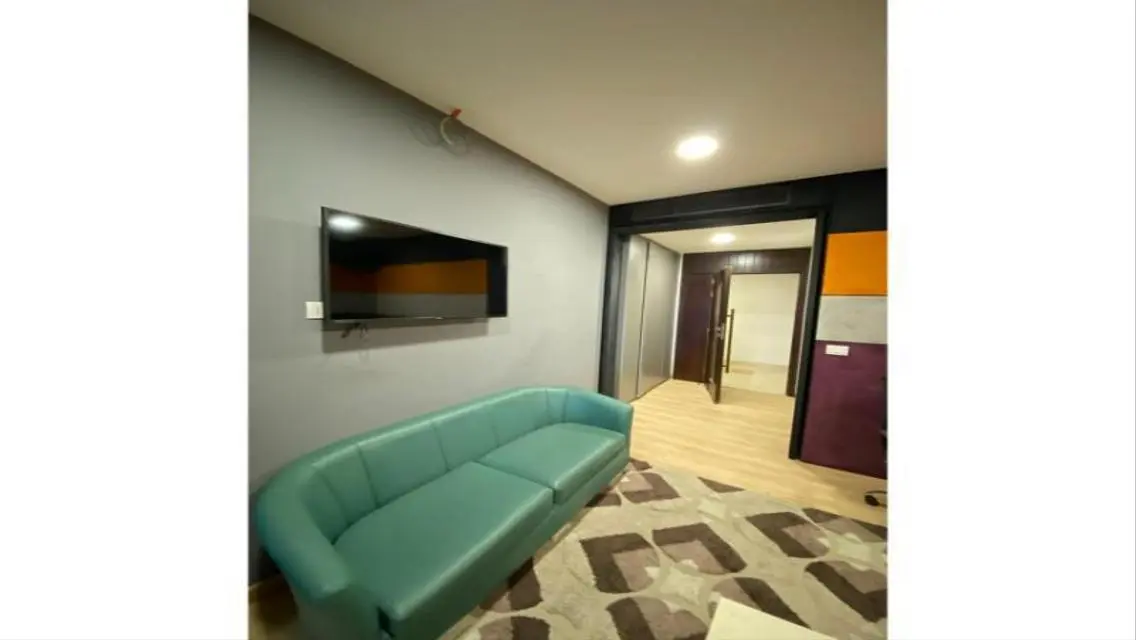 Audio recording studio for rent mall front of Palm