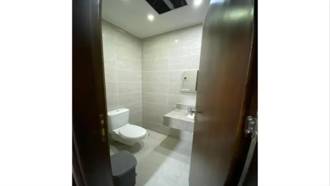 Audio recording studio for rent mall front of Palm