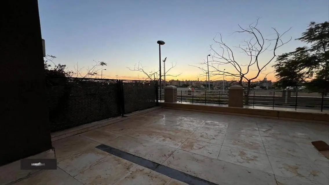 Furnished studio  with garden in The Village