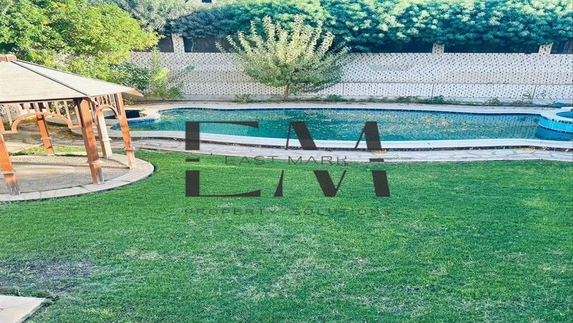 فيلا مفروشه للايجار بحمام سباحه بكمبوند كونكورد