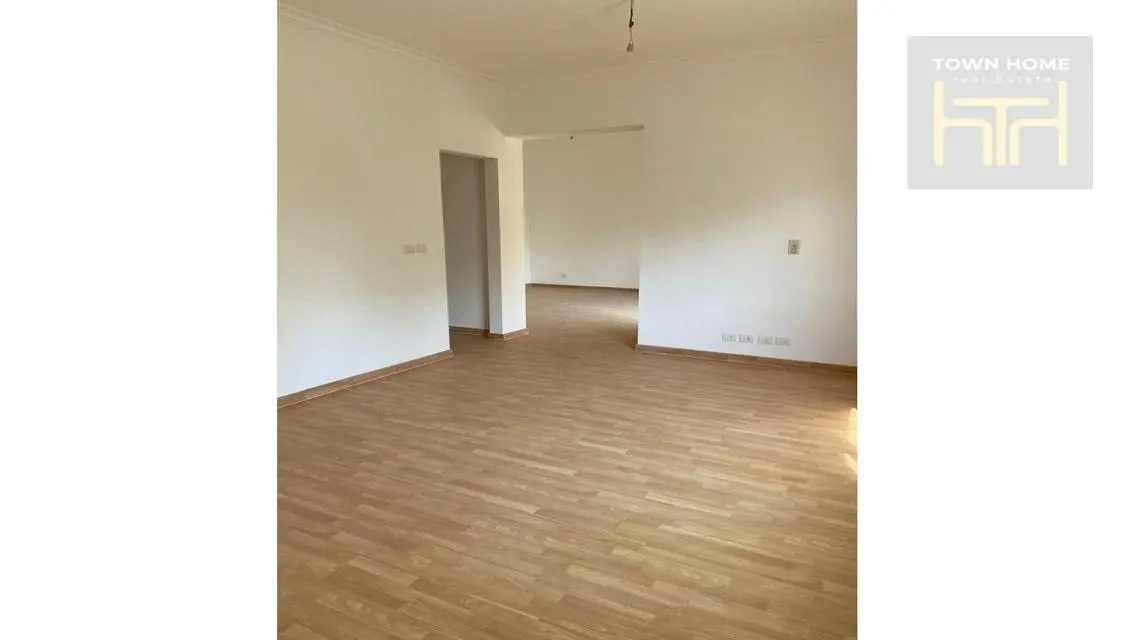 villa for rent in Al Rehab next to services