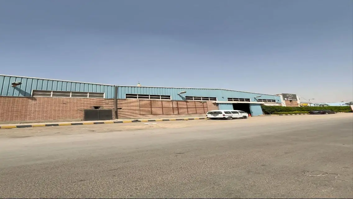 مركز للبيع مركز خدمة وصيانة 2200م بمدينة العبور