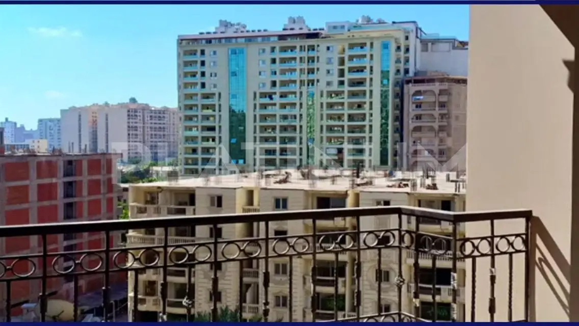 شقة فاخرة بمساحة 200 متر للبيع