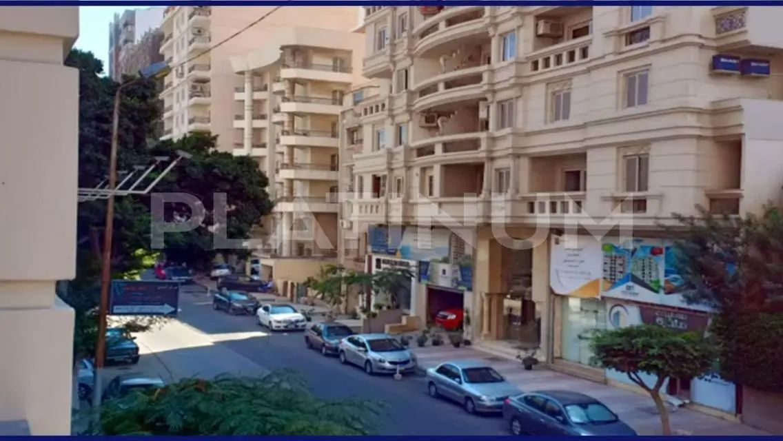 شقة فاخرة بمساحة 200 متر للبيع