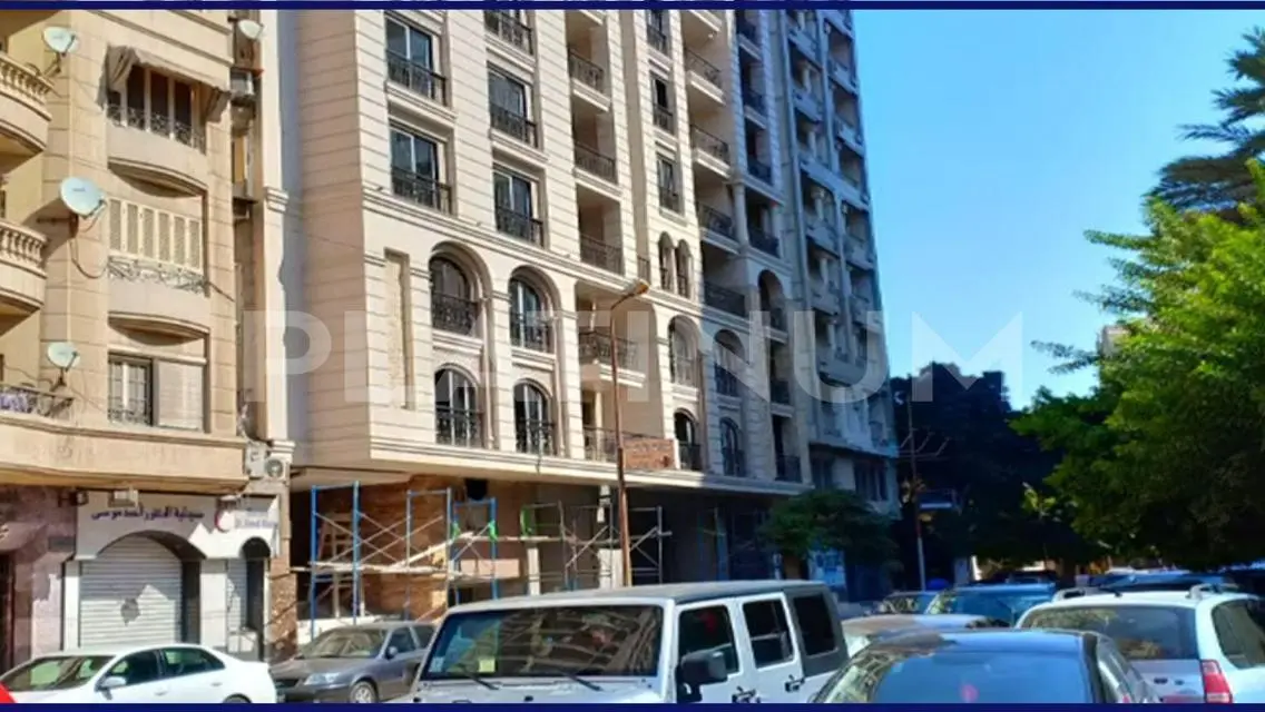 شقة فاخرة بمساحة 200 متر للبيع