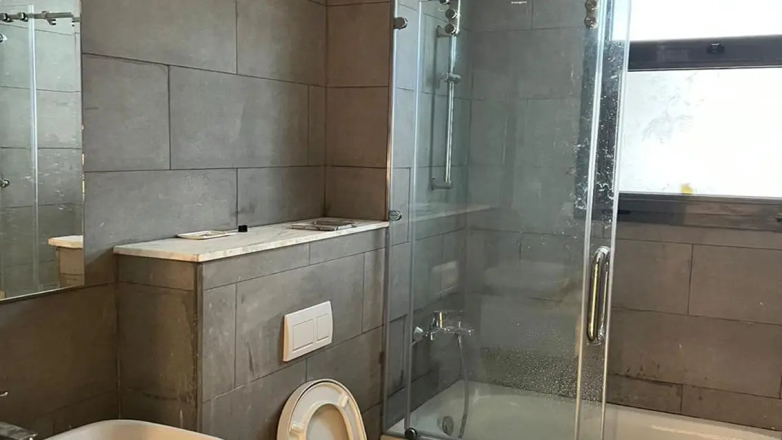 Ground with garden, kitchen and acs for rent 